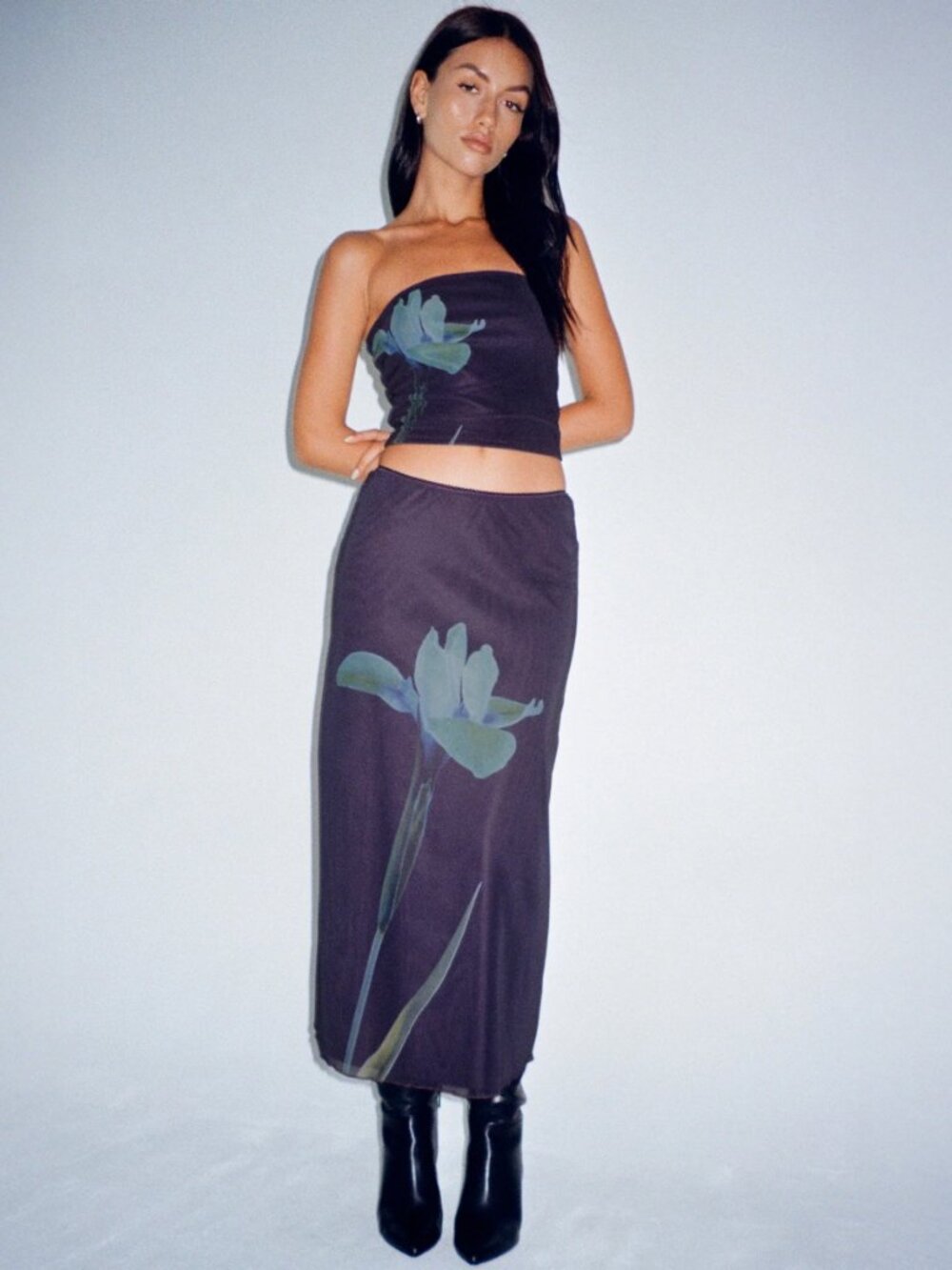 Motel Rocks Lassie Midi Navy Skirt with Flower Placement Size S